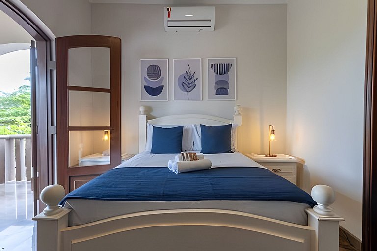 Casa Frente Mar com Jardim Amplo e Churrasqueira