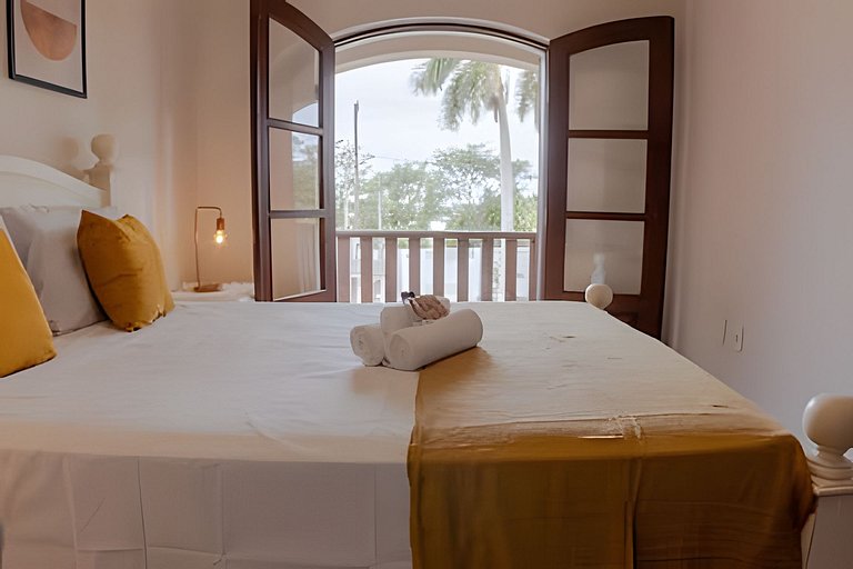 Casa Frente Mar com Jardim Amplo e Churrasqueira