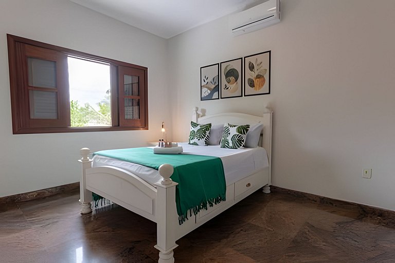 Casa Frente Mar com Jardim Amplo e Churrasqueira