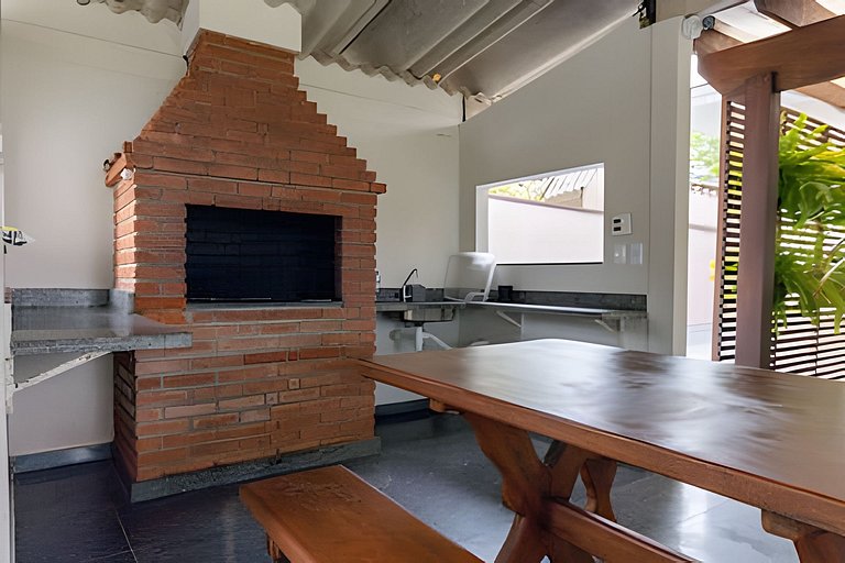 Casa Frente Mar com Jardim Amplo e Churrasqueira