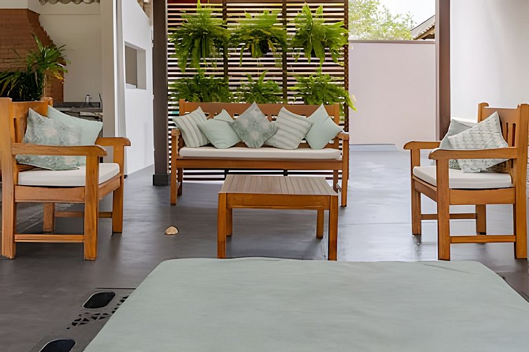 Casa Frente Mar com Jardim Amplo e Churrasqueira