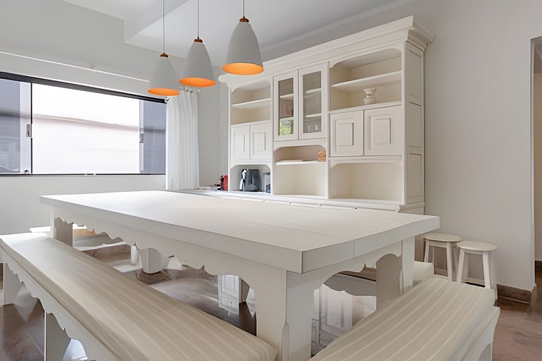 Casa Frente Mar com Jardim Amplo e Churrasqueira