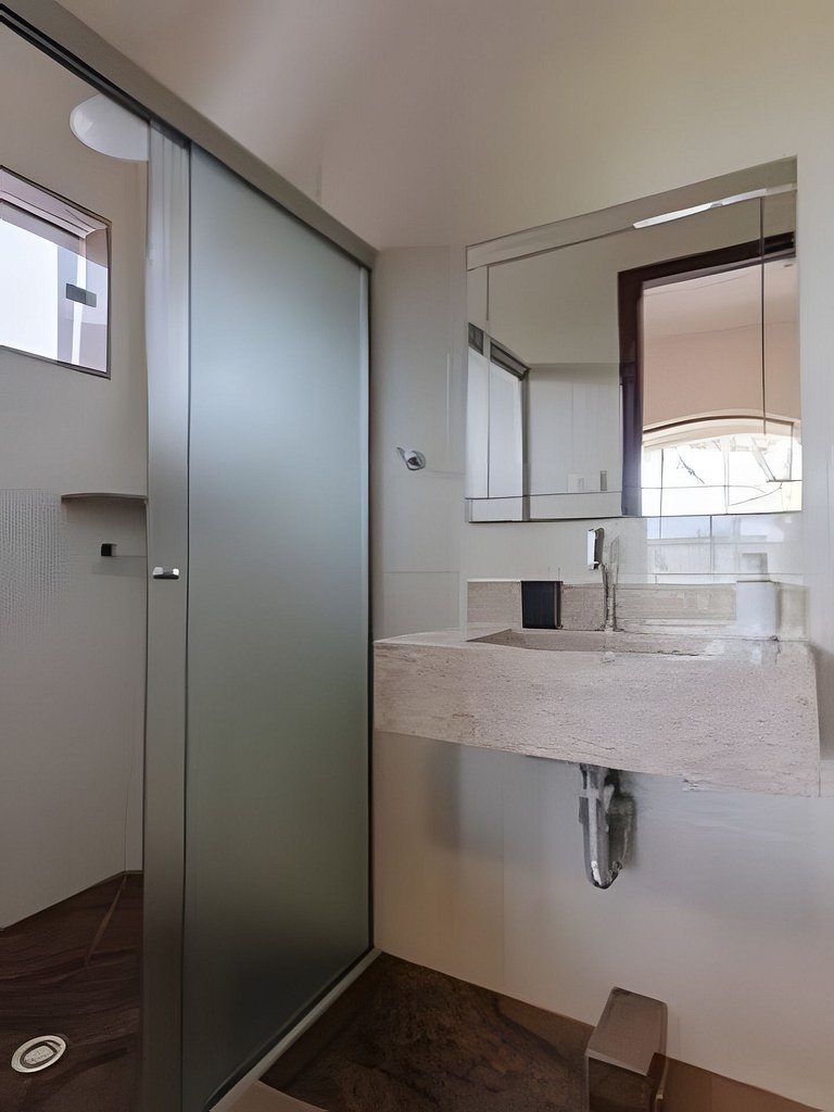 Casa Frente Mar com Jardim Amplo e Churrasqueira